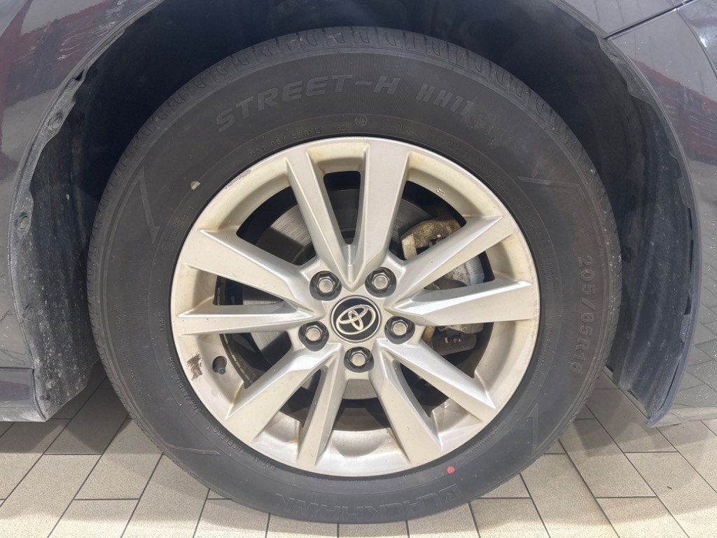 Used 2025 Toyota Camry LE FWD image 40