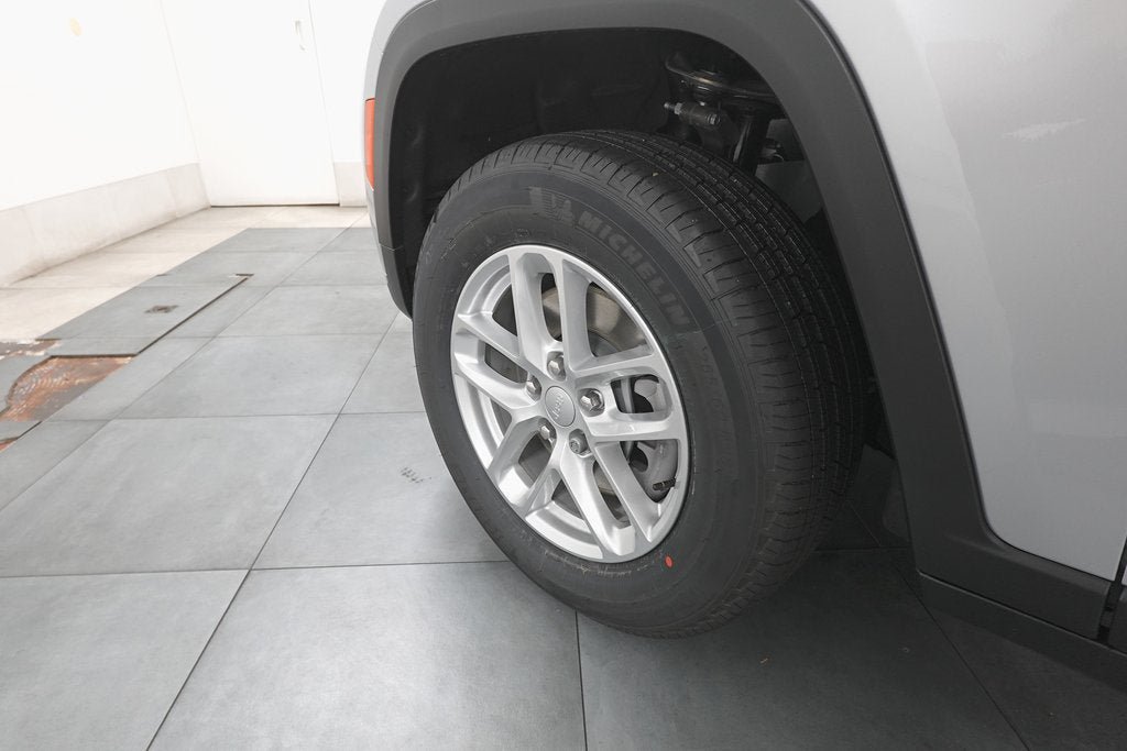 Certified 2025 Jeep Grand Cherokee L Laredo w/ Luxury Tech Group I AWD/4WD image 34