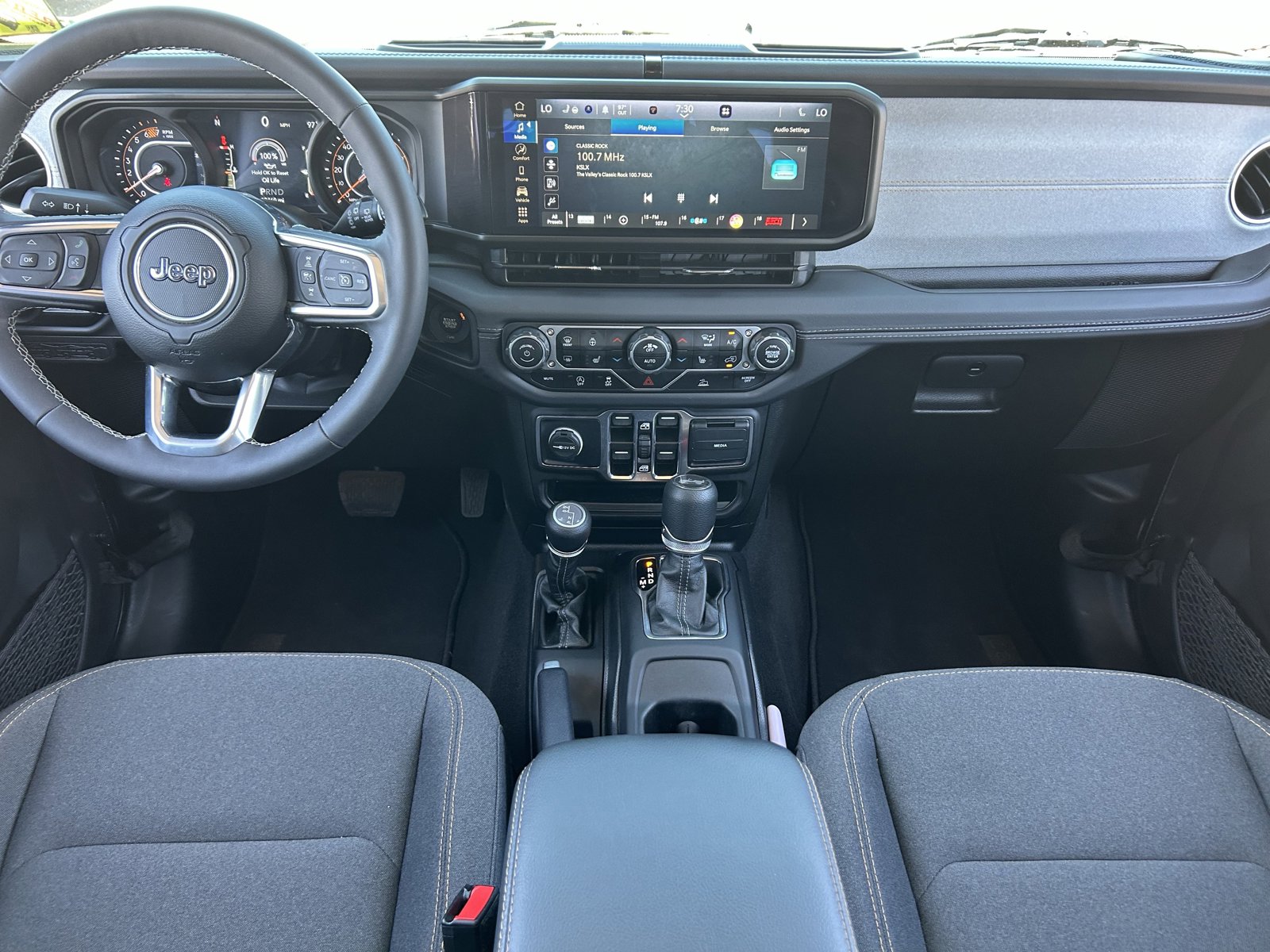 Used 2025 Jeep Wrangler Unlimited Sahara AWD/4WD image 15
