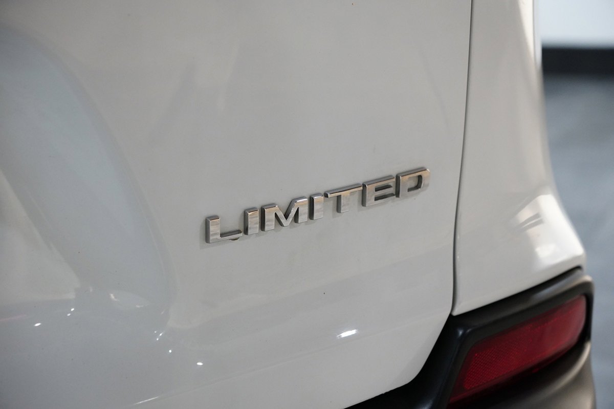Used 2020 Jeep Cherokee Limited image 12