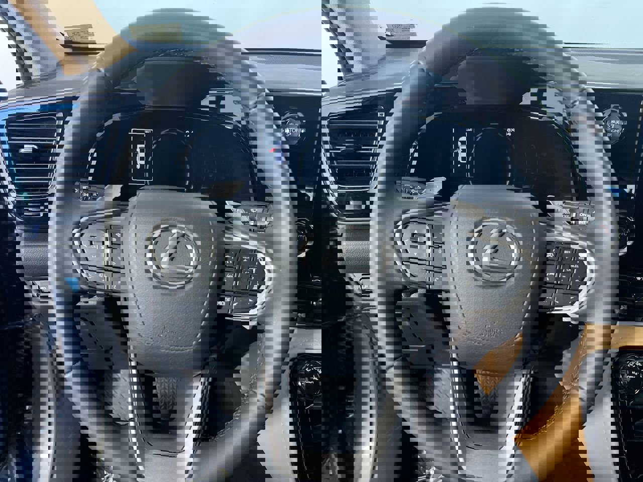 Used 2024 Lexus NX 250 FWD w/ Towing Package (2000 Lbs) image 12