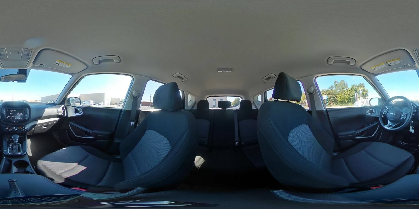 Used 2025 Kia Soul LX w/ LX Technology Package FWD image 39
