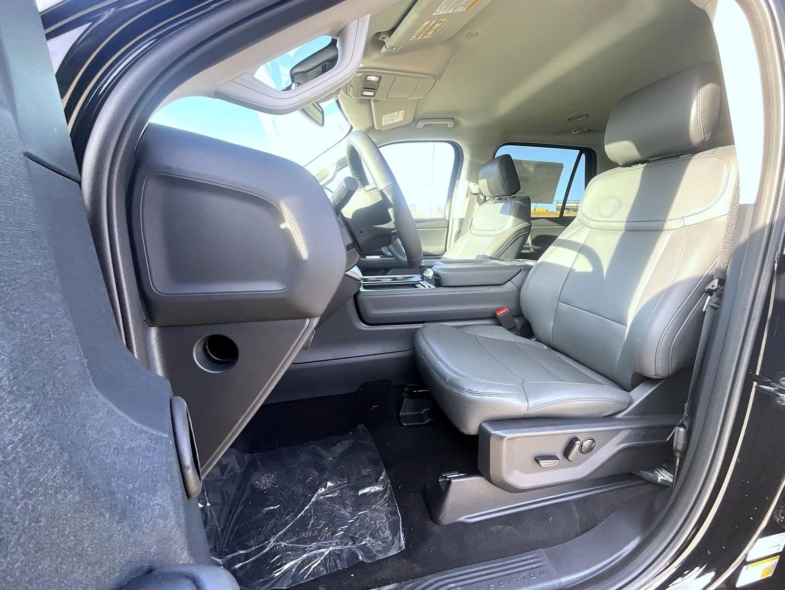 New 2026 Ford Expedition Active image 9