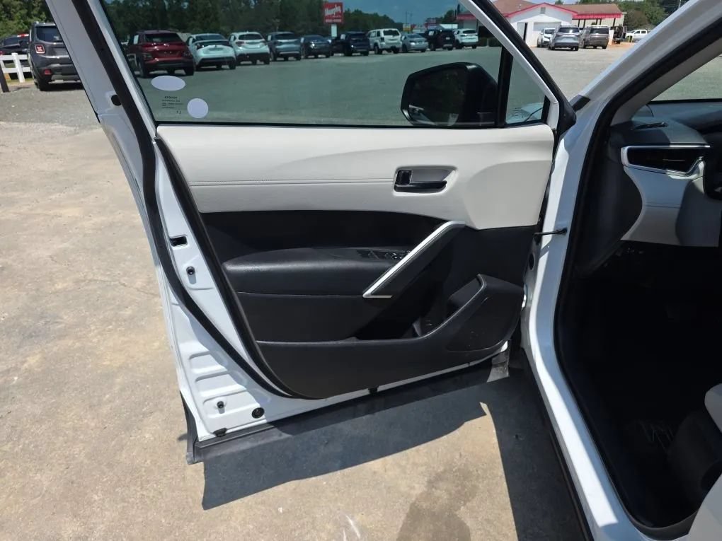 Used 2024 Toyota Corolla Cross L FWD image 33