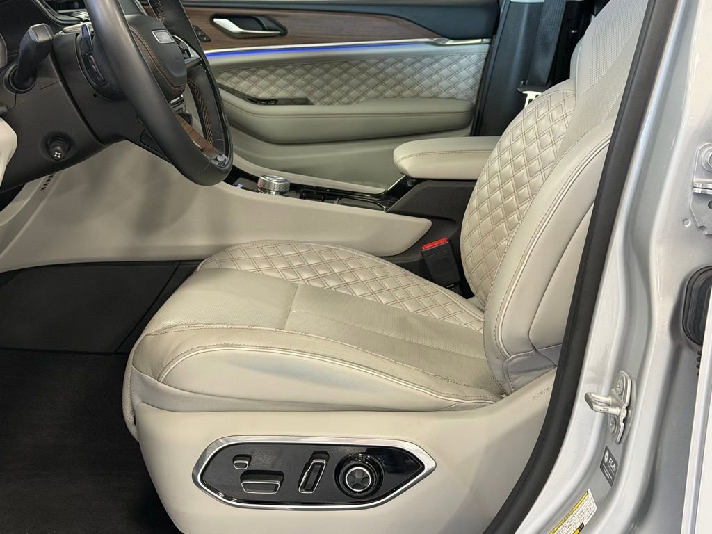 Used 2021 Jeep Grand Cherokee L Summit w/ Advanced Protech Group IV image 14