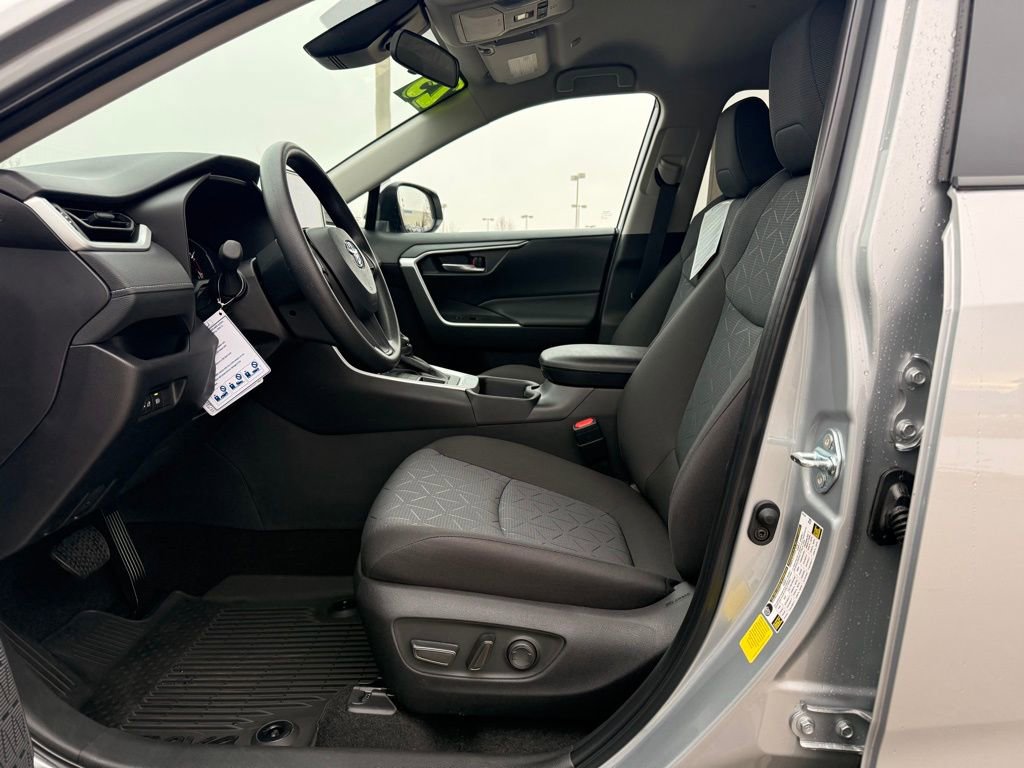 Used 2025 Toyota RAV4 XLE image 11