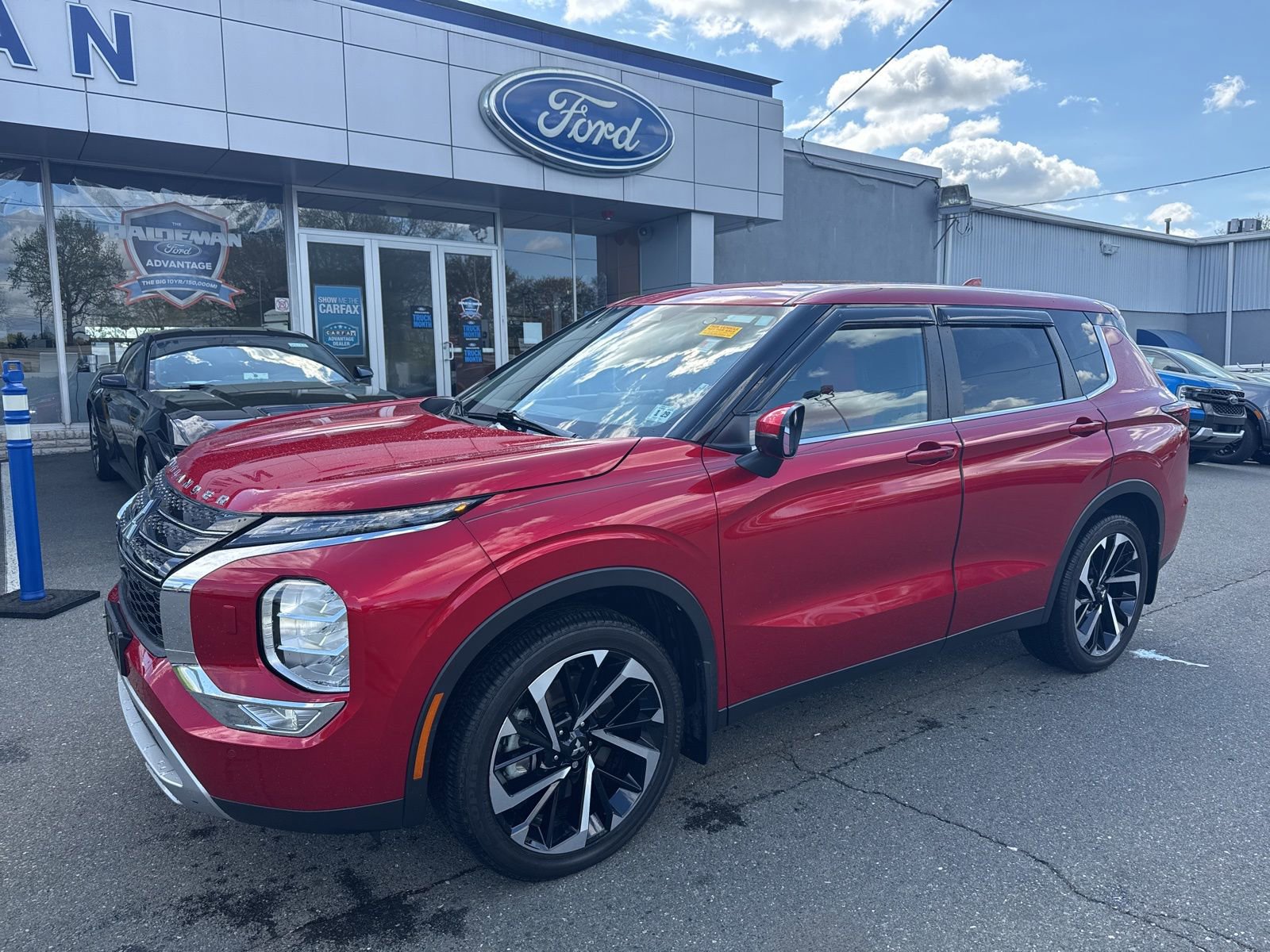 Used 2024 Mitsubishi Outlander SE image 1