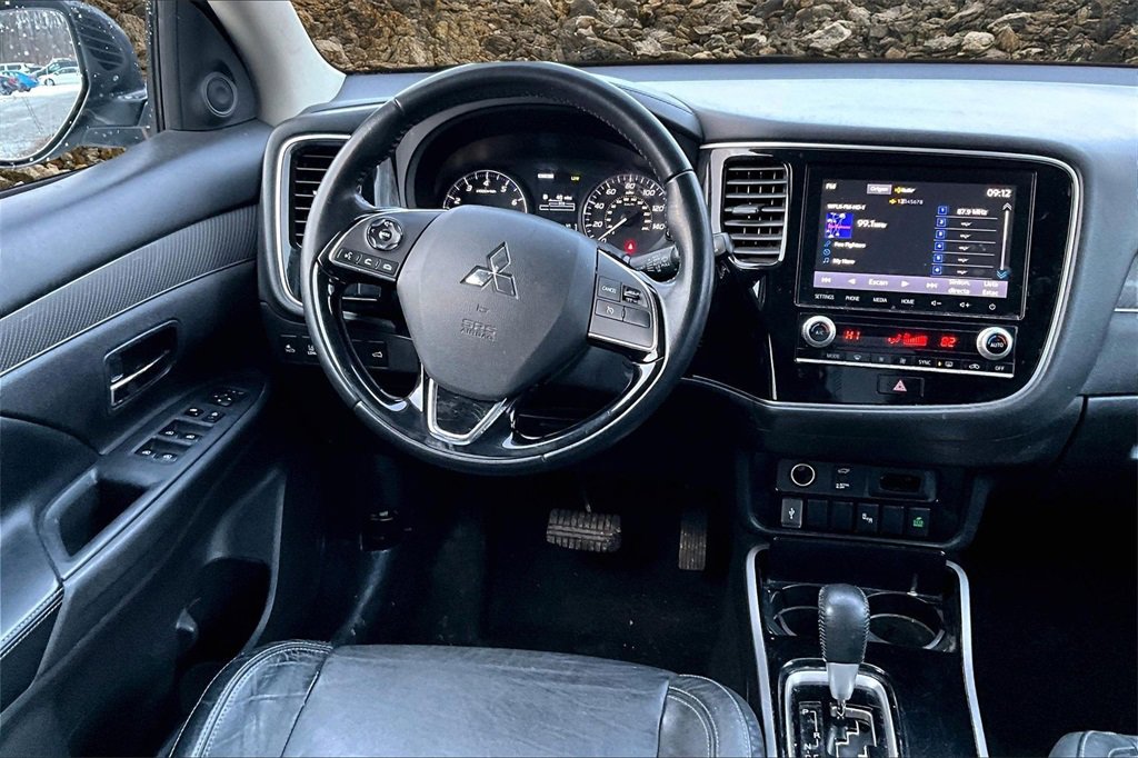 Used 2020 Mitsubishi Outlander SE image 5