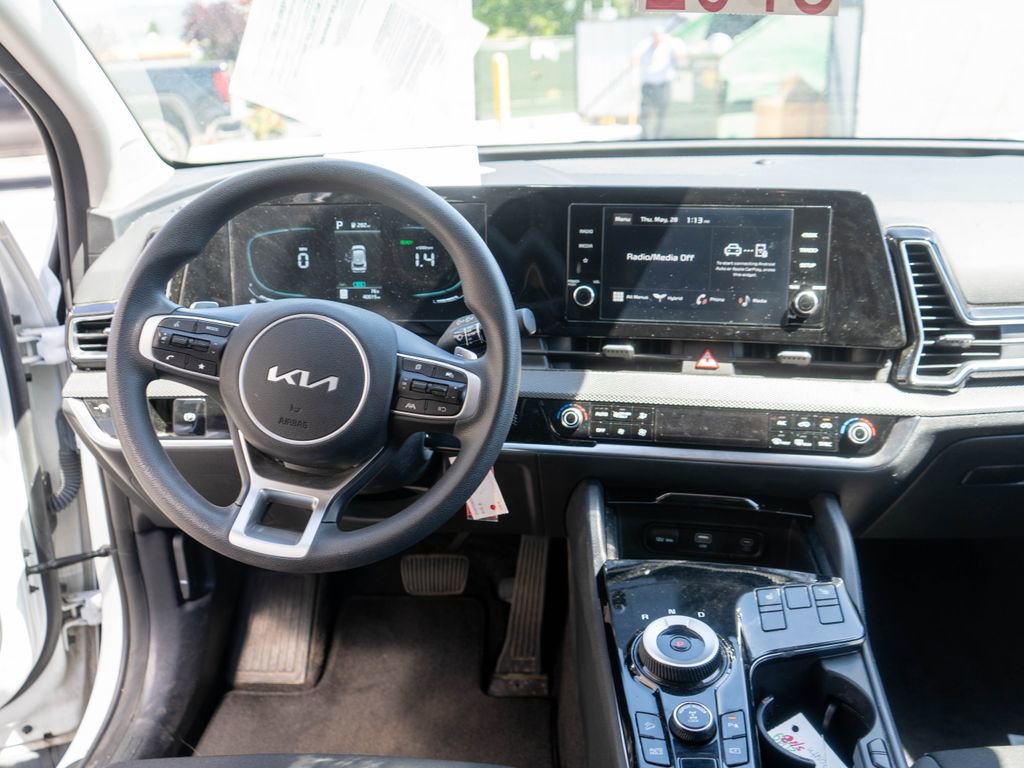 Used 2025 Kia Sportage LX AWD/4WD image 14
