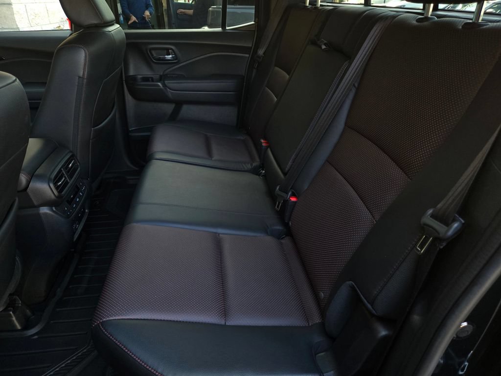 Used 2025 Honda Ridgeline Black Edition image 13