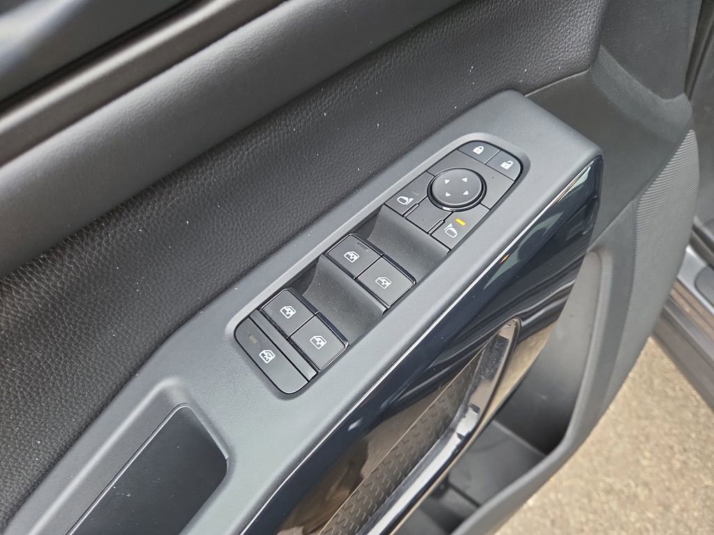 Used 2024 Nissan Pathfinder S image 14