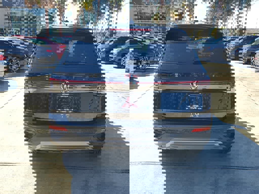 Used 2025 Volkswagen Taos S image 9