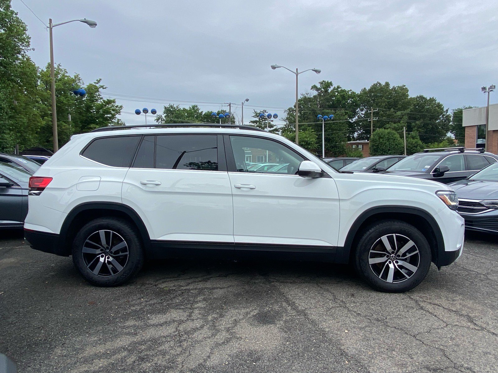 Certified 2022 Volkswagen Atlas SE AWD/4WD image 2