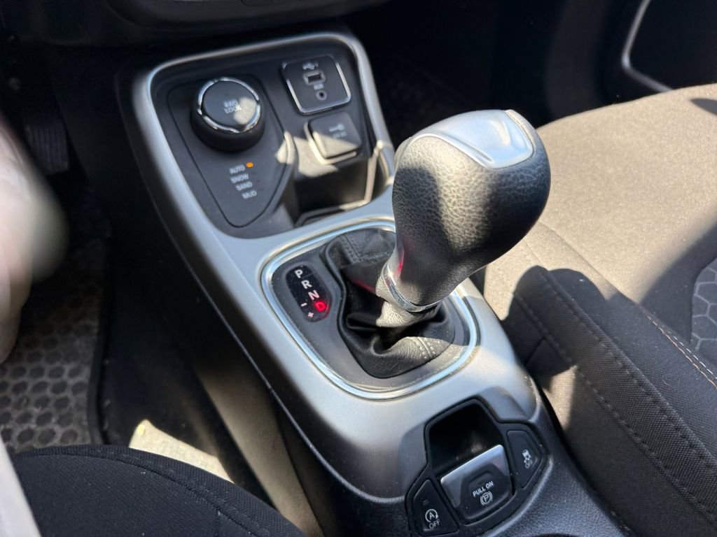 Used 2021 Jeep Compass Sport w/ Cold Weather Group image 21