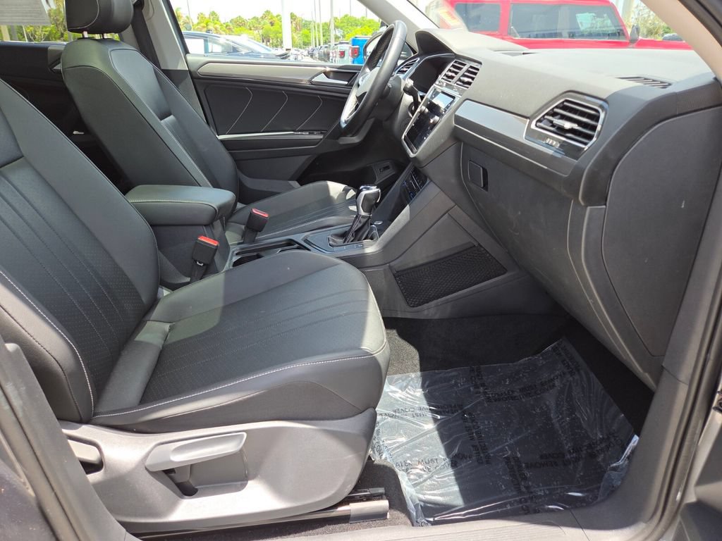 Used 2024 Volkswagen Tiguan SE FWD image 15