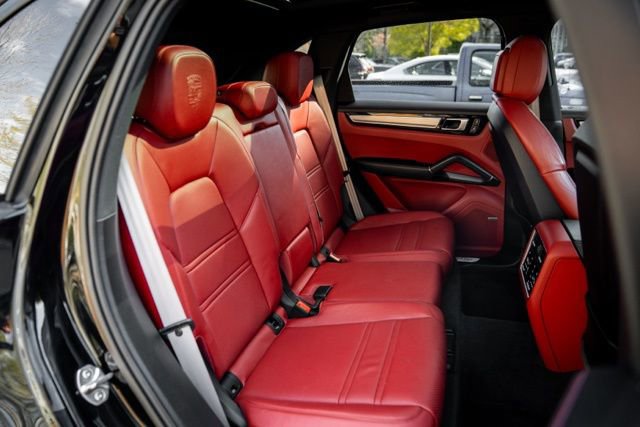 Used 2023 Porsche Cayenne Platinum Edition image 46