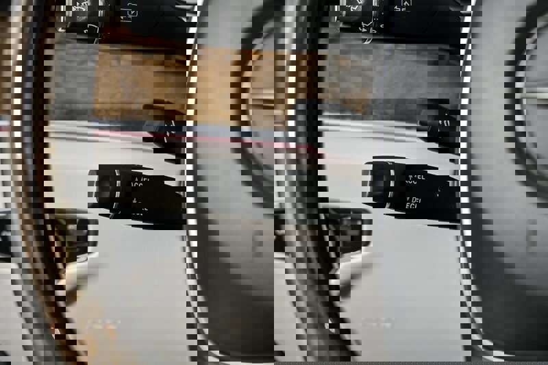 Used 2017 Mercedes-Benz E 300 4MATIC image 29