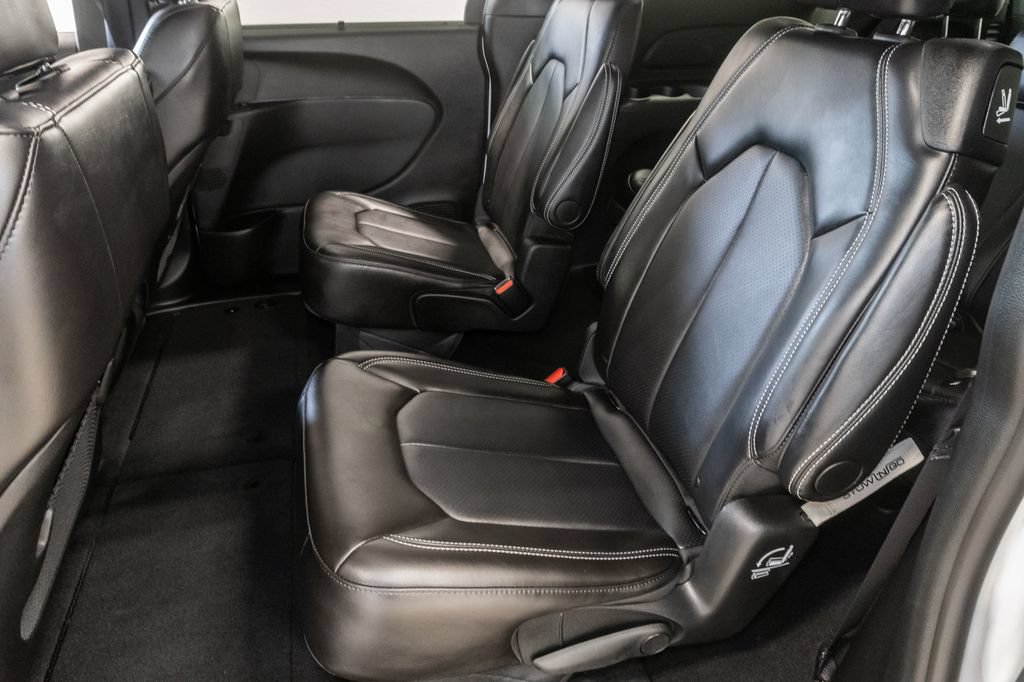 New 2026 Chrysler Pacifica Select FWD image 25
