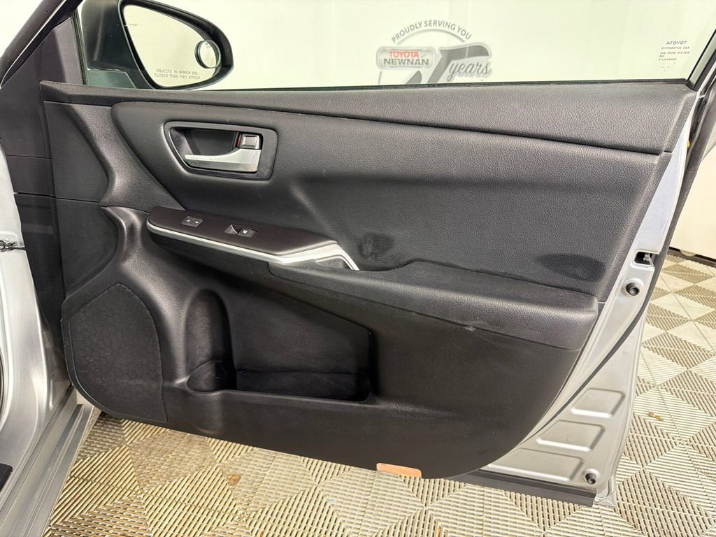 Used 2015 Toyota Camry LE FWD image 14