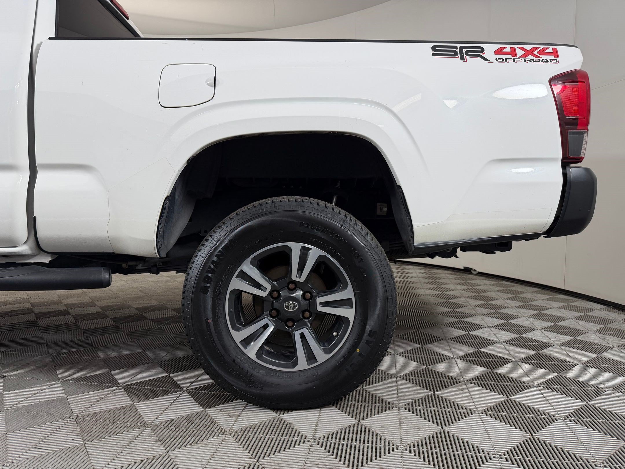 Used 2020 Toyota Tacoma SR AWD/4WD image 29
