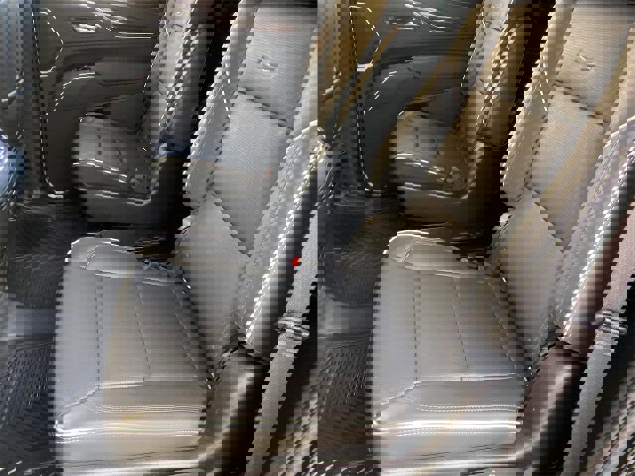 Used 2022 Cadillac Escalade Premium Luxury w/ Performance Package image 17