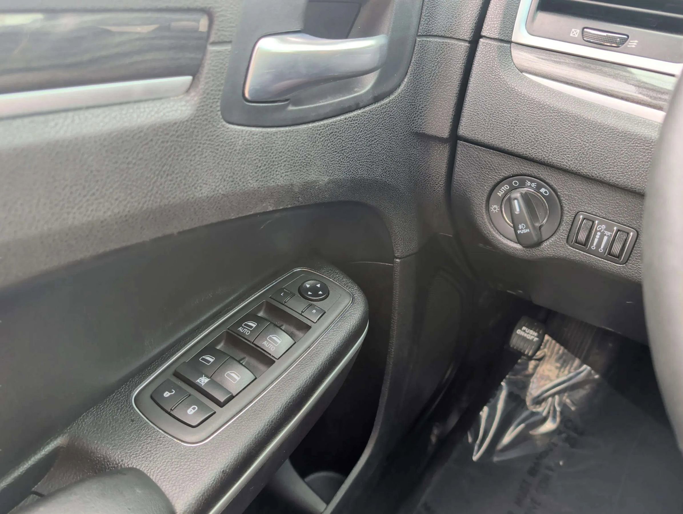 Used 2021 Chrysler 300 Touring w/ Driver Convenience Group image 27