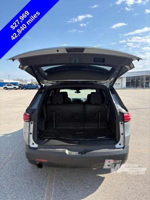 Used 2023 Chevrolet Traverse LT image 6