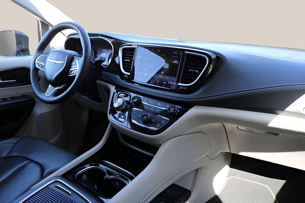 Used 2023 Chrysler Pacifica Limited image 20
