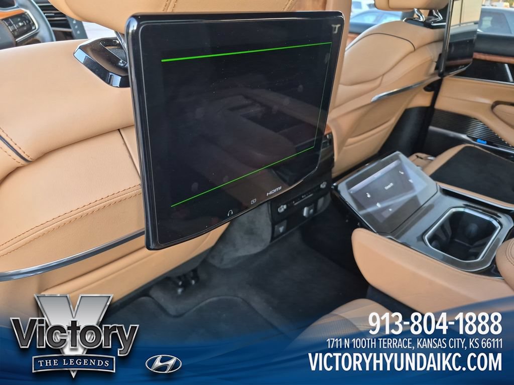 Used 2022 Jeep Grand Wagoneer Series III w/ Rear Seat Video Group 1 AWD/4WD image 31