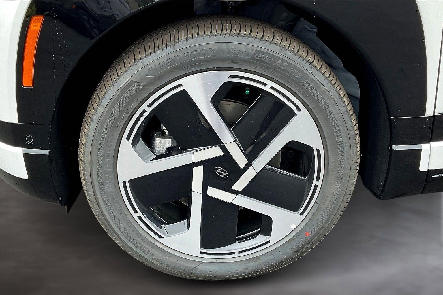 New 2026 Hyundai Ioniq 9 Limited image 13