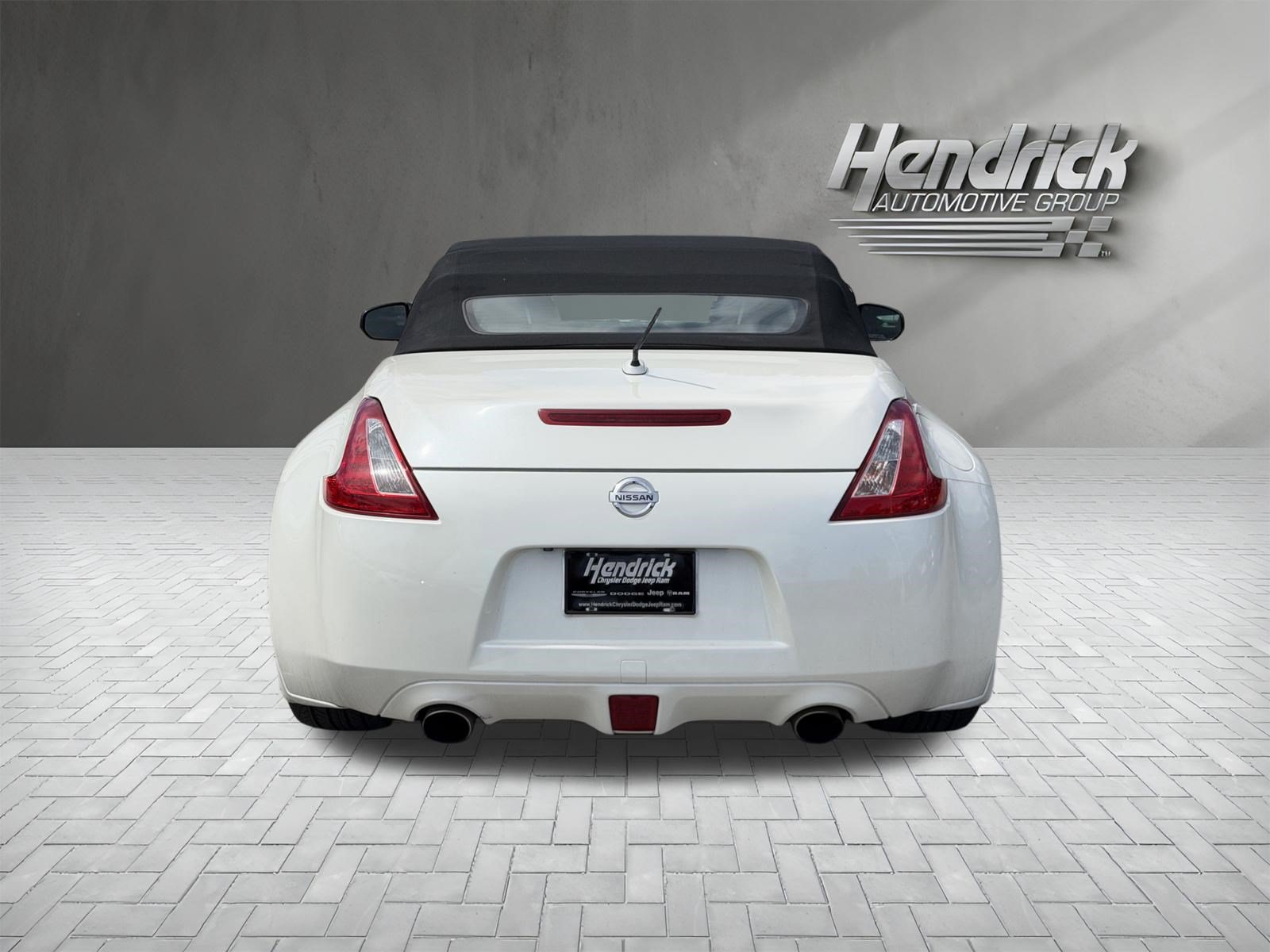 Used 2014 Nissan 370Z Touring w/ Sport Package RWD image 8