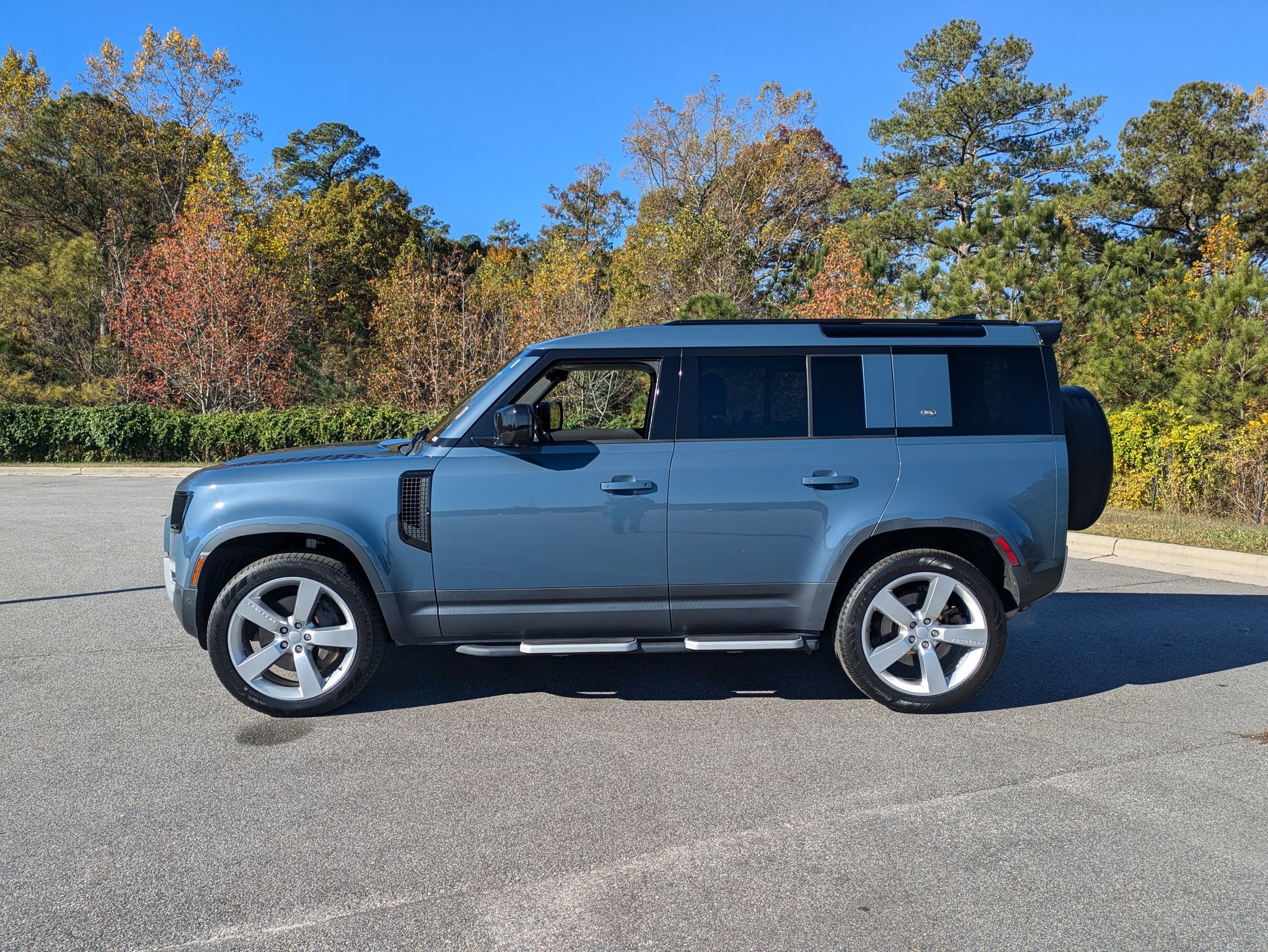 Used 2020 Land Rover Defender 110 SE image 8