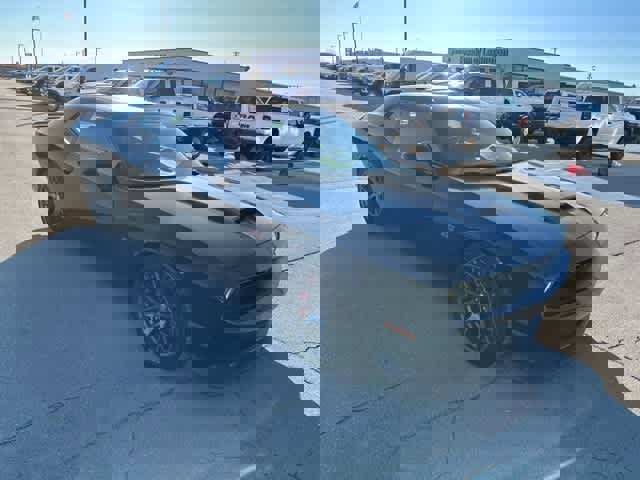 Used 2016 Dodge Challenger SRT w/ Technology Group image 27