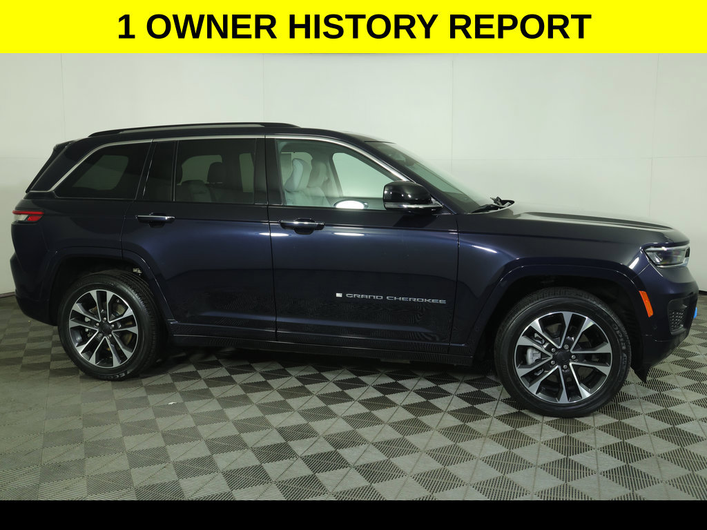 Used 2022 Jeep Grand Cherokee Overland w/ Luxury Tech Group IV AWD/4WD image 2