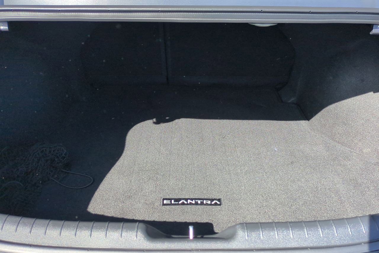 Used 2022 Hyundai Elantra Limited w/ Cargo Package image 24