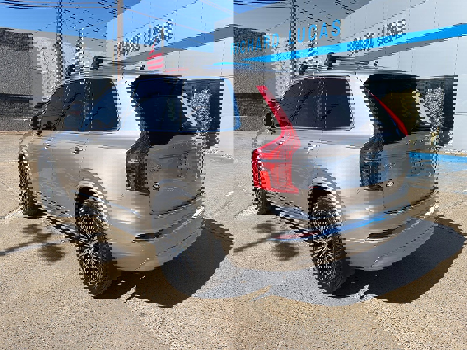 Used 2023 Volvo XC90 B6 Plus w/ Protection Package image 7