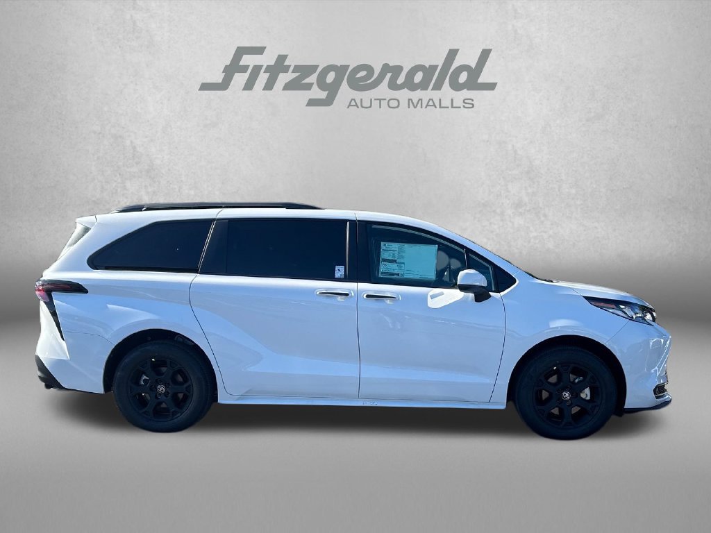 New 2026 Toyota Sienna XLE Woodland Edition AWD/4WD image 9