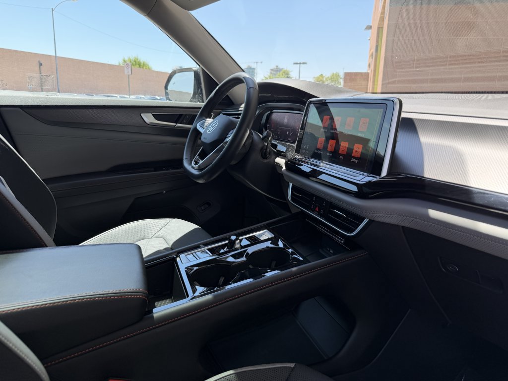 Used 2024 Volkswagen Atlas Peak Edition SEL AWD/4WD image 46
