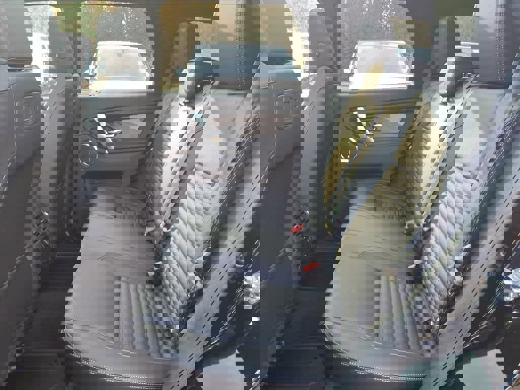 New 2025 Land Rover Discovery Sport Dynamic SE image 15