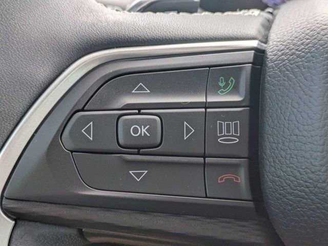 Used 2023 Jeep Grand Cherokee Laredo w/ Luxury Tech Group I AWD/4WD image 23