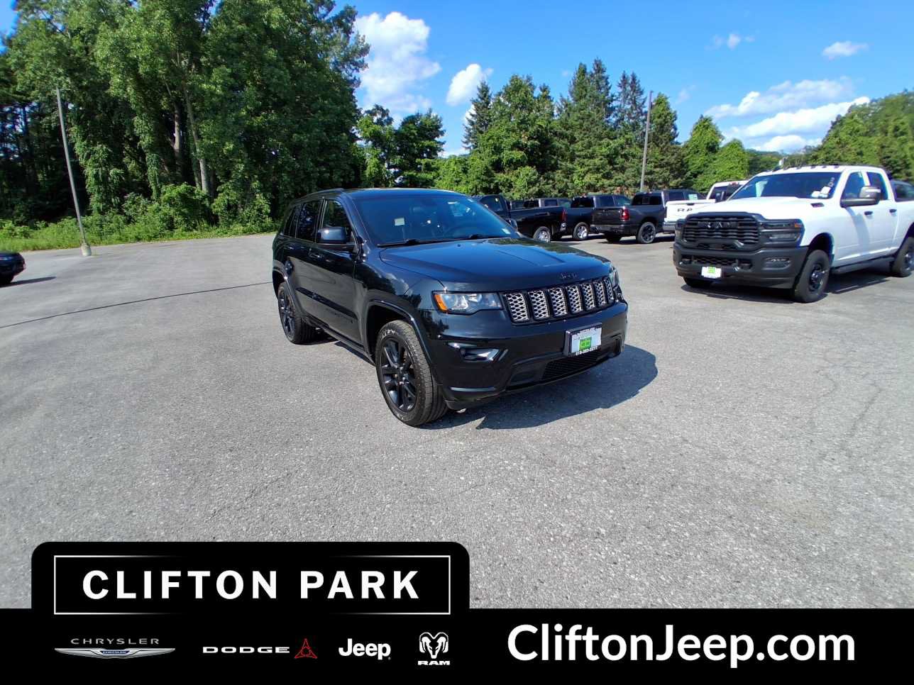 Used 2021 Jeep Grand Cherokee Laredo X AWD/4WD image 3
