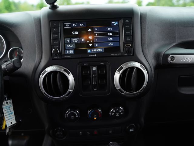 Used 2018 Jeep Wrangler Unlimited Sahara AWD/4WD image 27