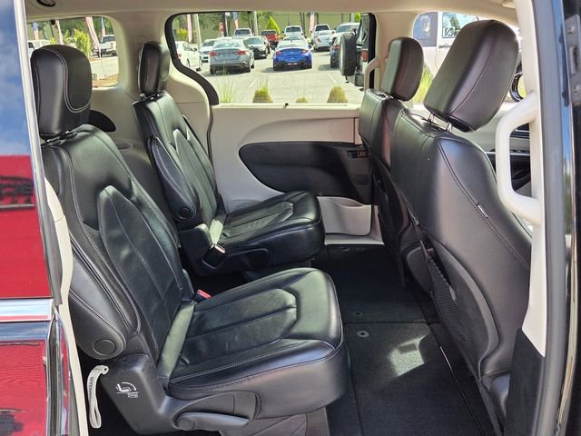 Used 2022 Chrysler Pacifica Touring-L FWD image 16