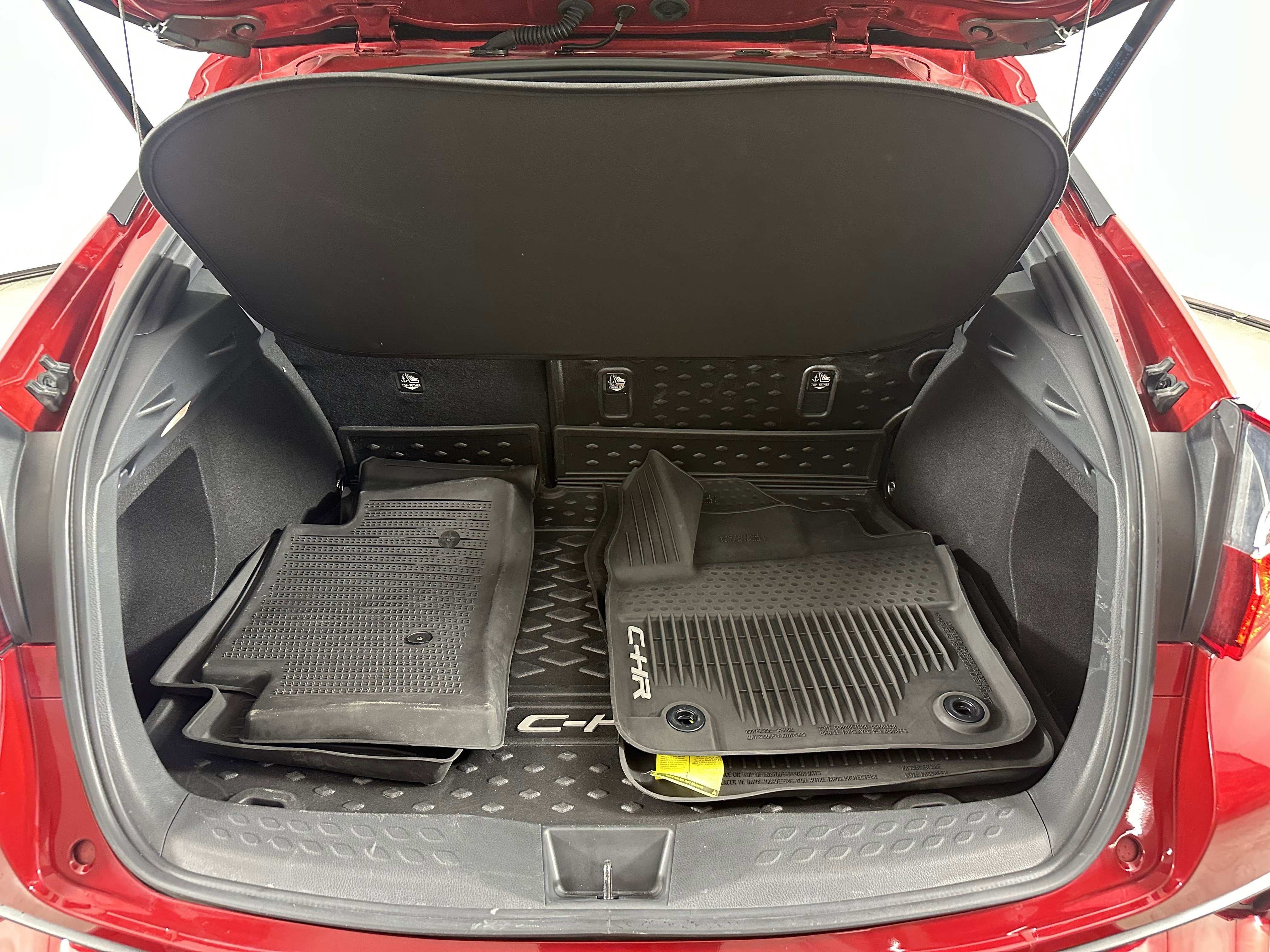 Used 2020 Toyota C-HR XLE image 29