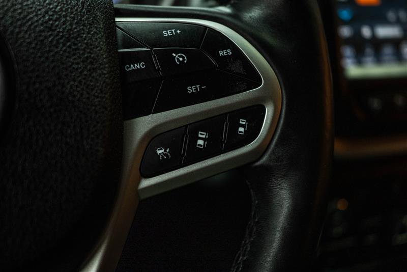 Used 2017 Jeep Cherokee Trailhawk image 20