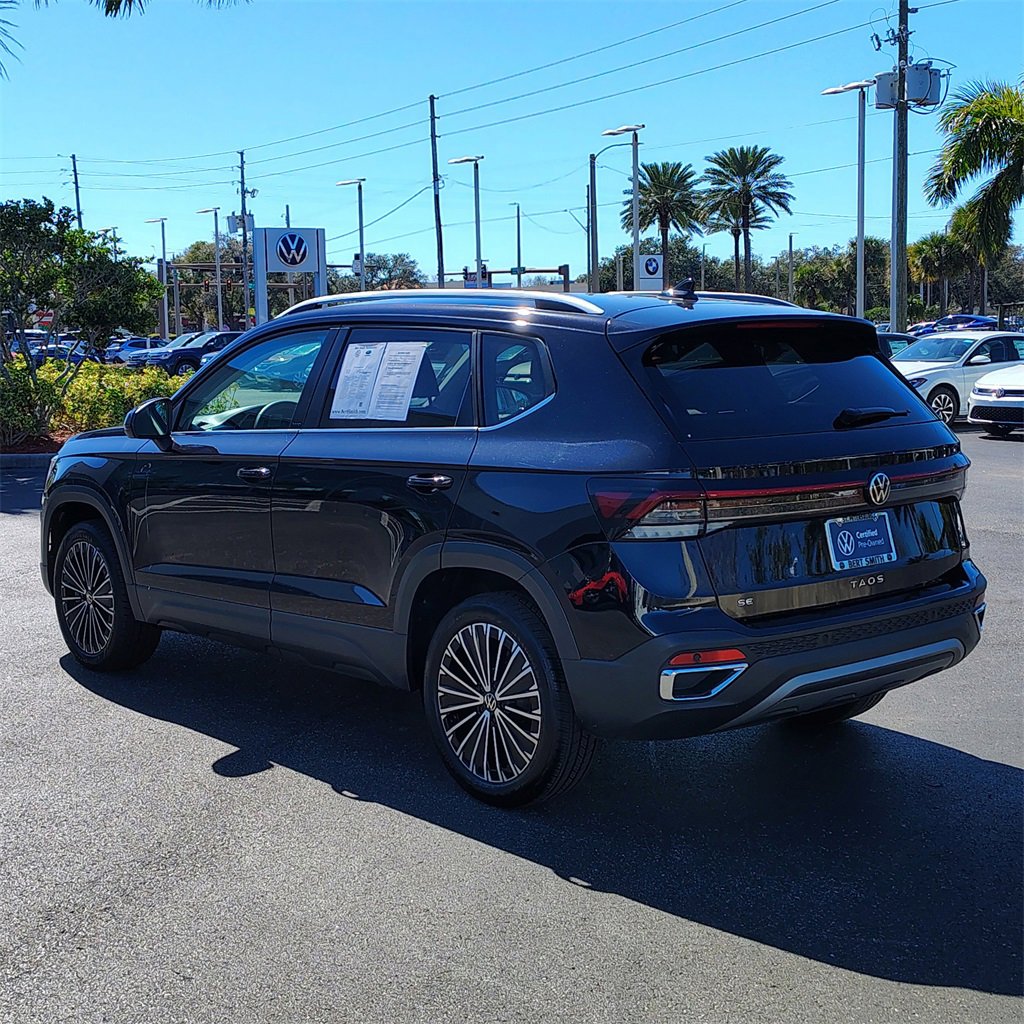 Certified 2025 Volkswagen Taos SE image 4