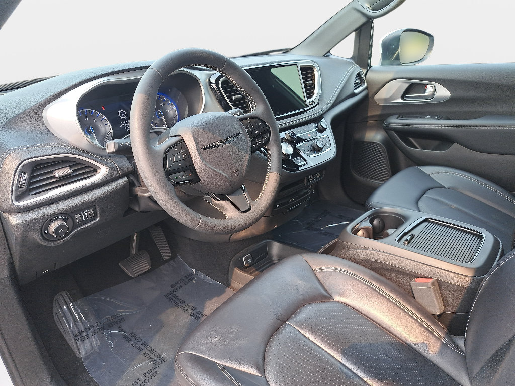 Certified 2023 Chrysler Pacifica Touring-L w/ Uconnect Theater Family Group AWD/4WD image 18