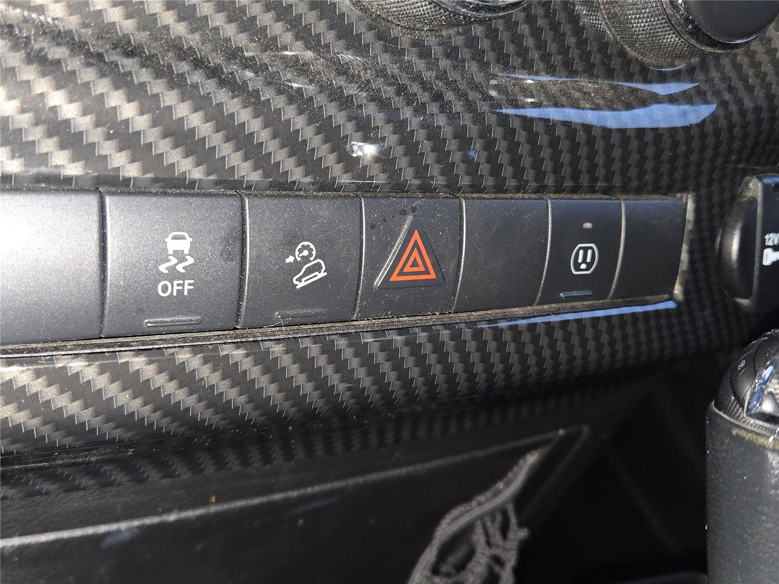 Used 2017 Jeep Wrangler Unlimited Sahara w/ Connectivity Group image 10