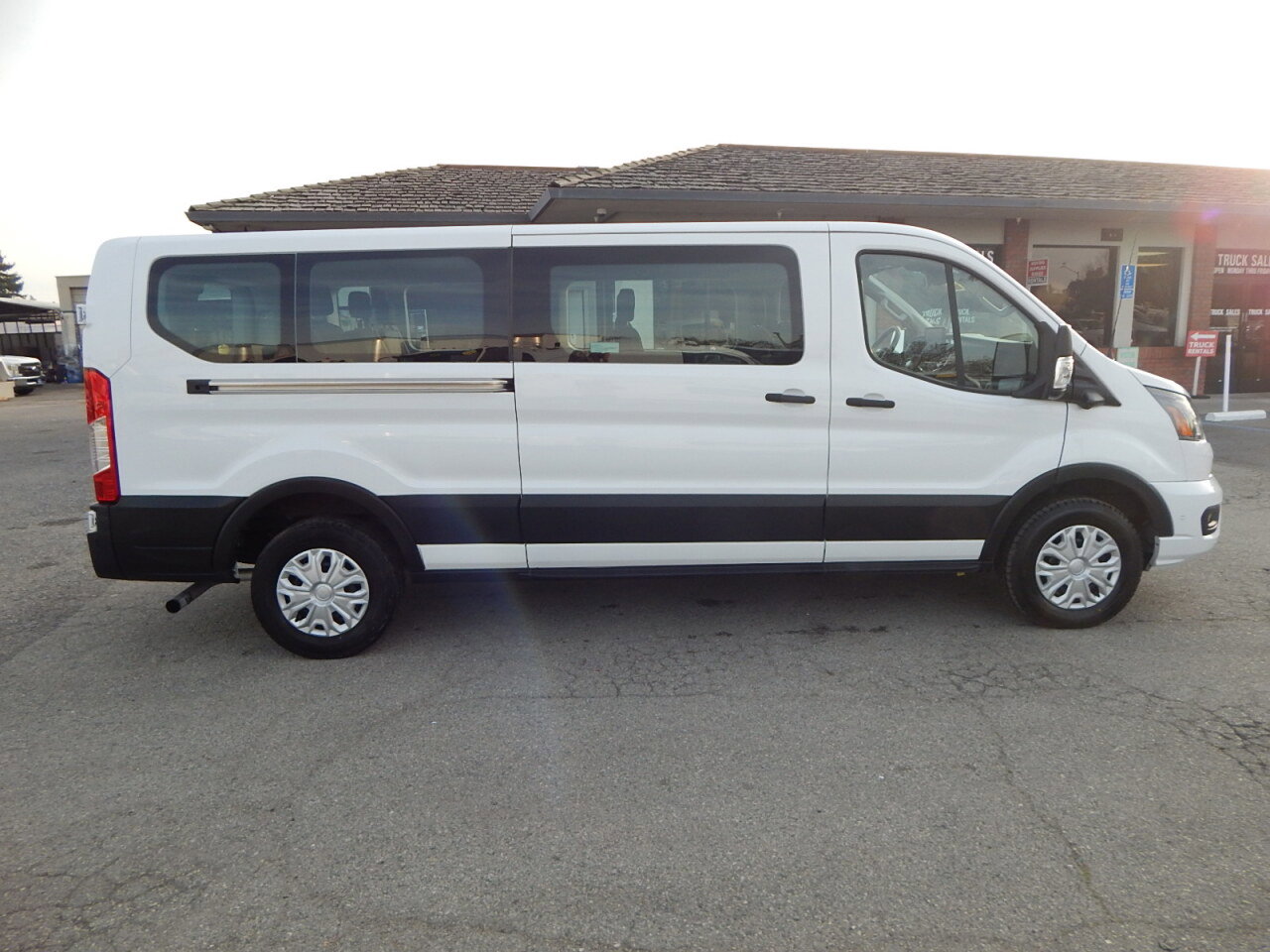 Used 2023 Ford Transit 350 XLT image 9