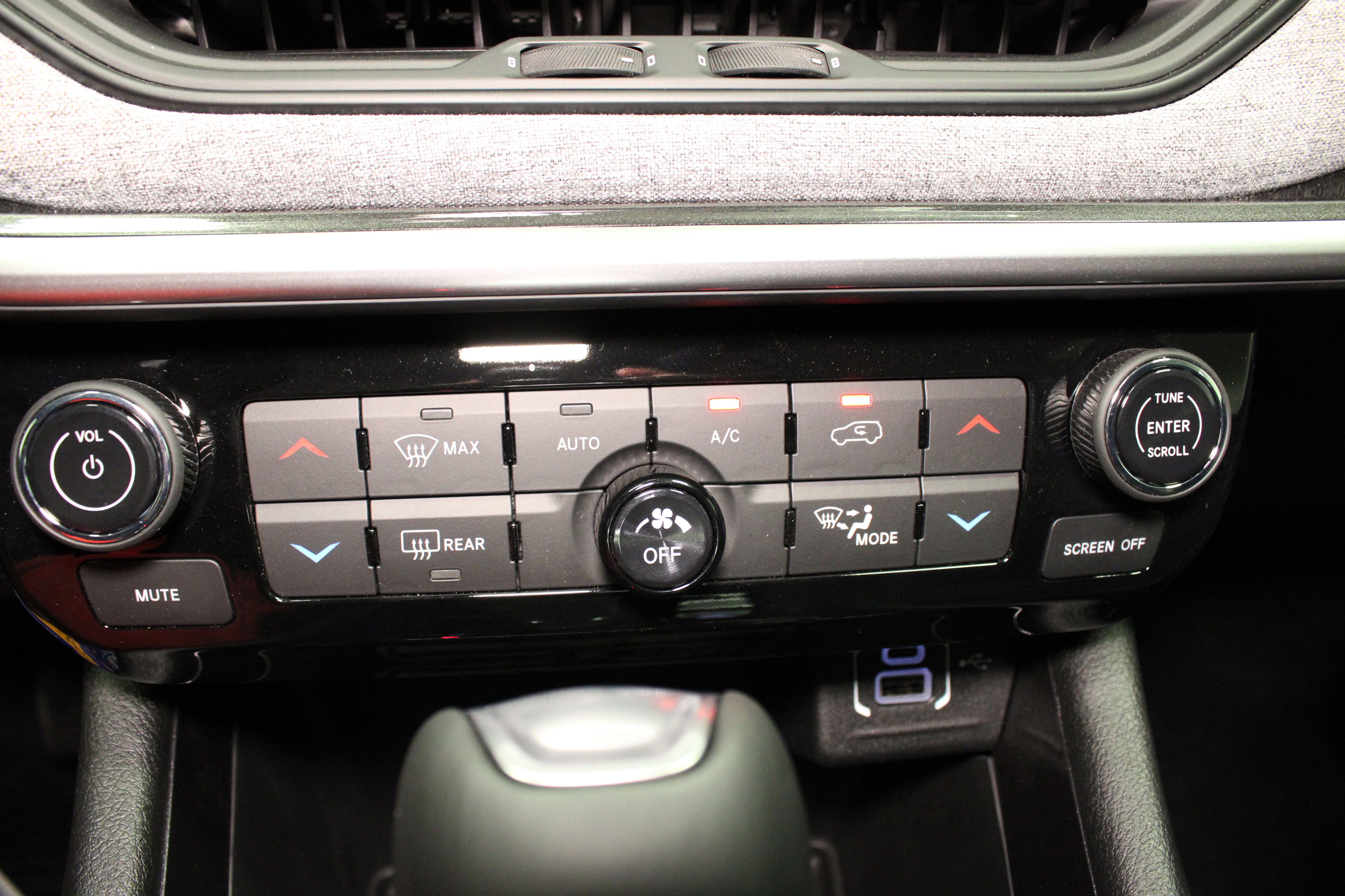 New 2026 Jeep Compass Latitude AWD/4WD image 22
